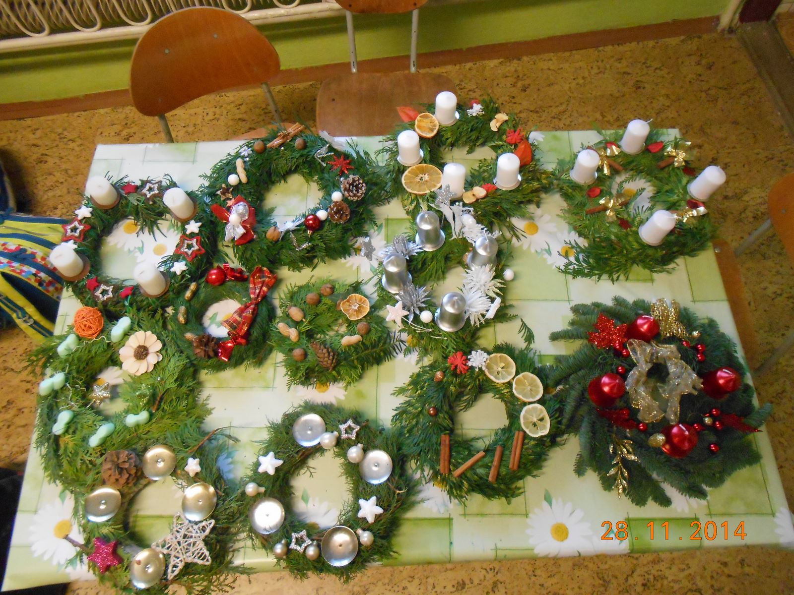 Výroba adventních věnců 28.12.2014 (10) [1600x1200]